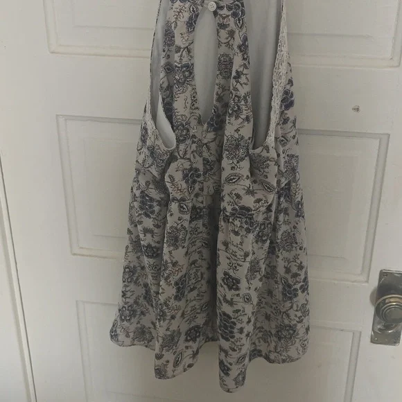 Halter top - Picture 2 of 2